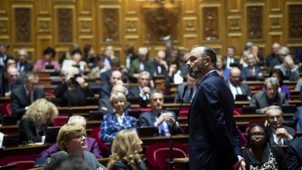 Во французский парламент внесён вопрос о вотуме недоверия правительству