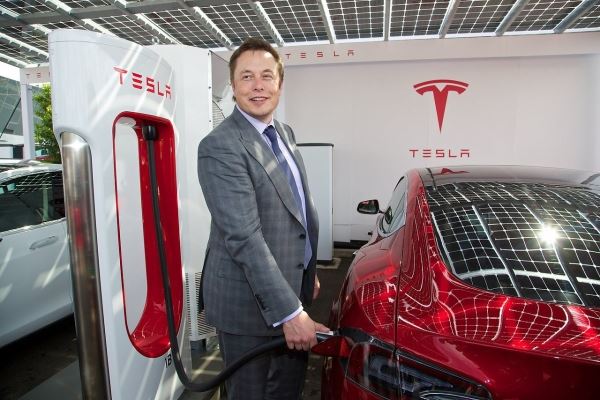 Tesla запасается электрокарами Model Y для выполнения доставки в течение двух недель