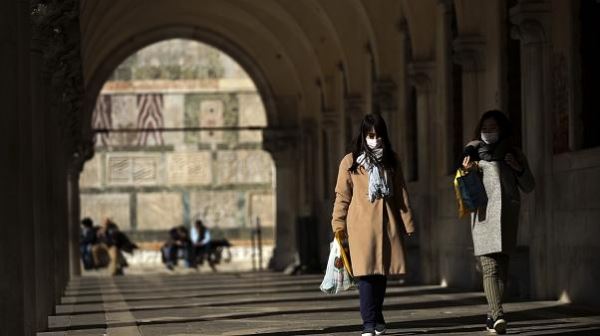 Италия закрывает школы из-за коронавируса